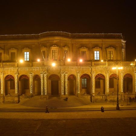 Happy Holidays Noto Exterior foto