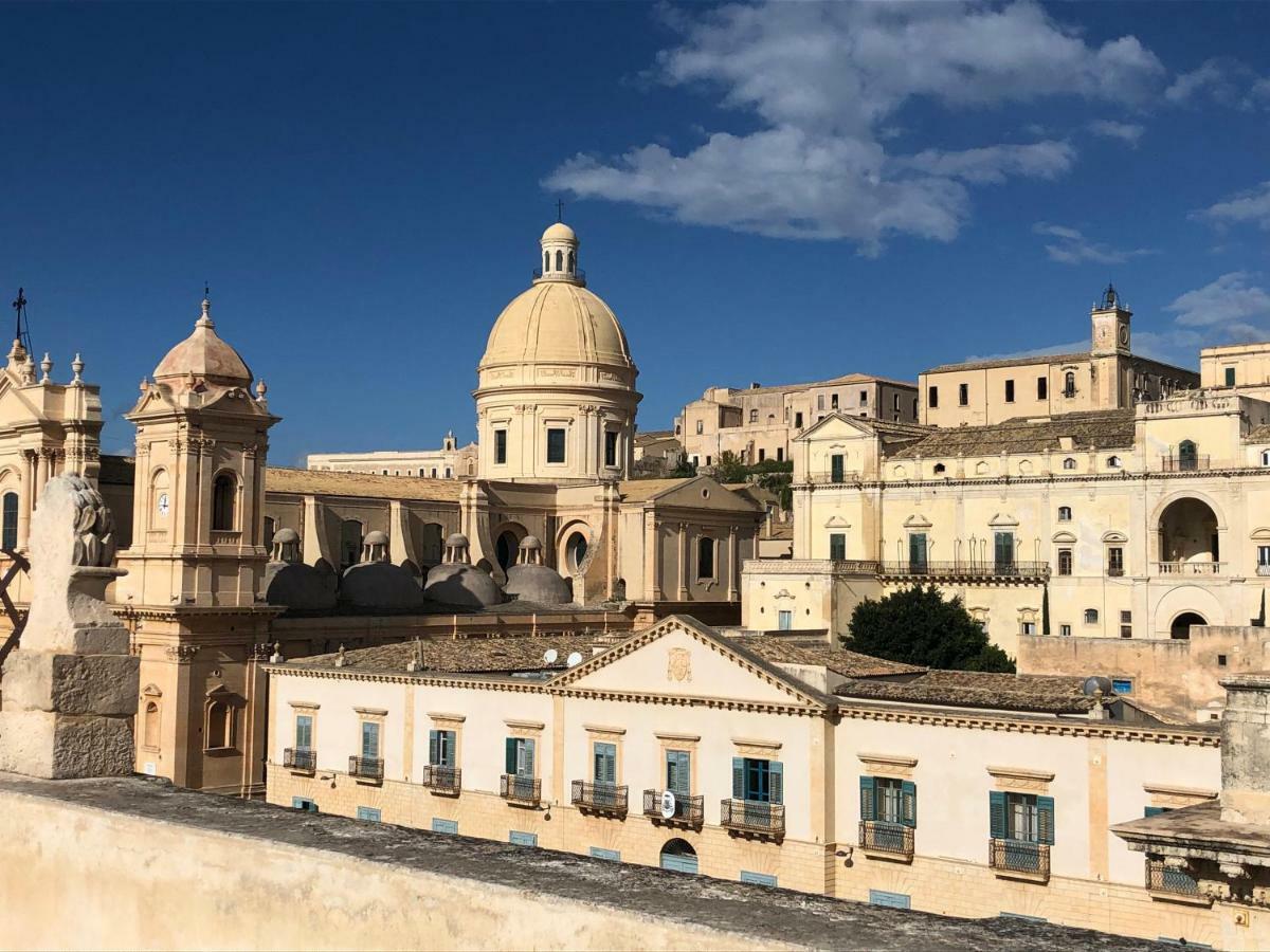 Happy Holidays Noto Exterior foto