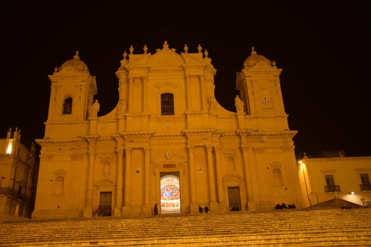 Happy Holidays Noto Exterior foto